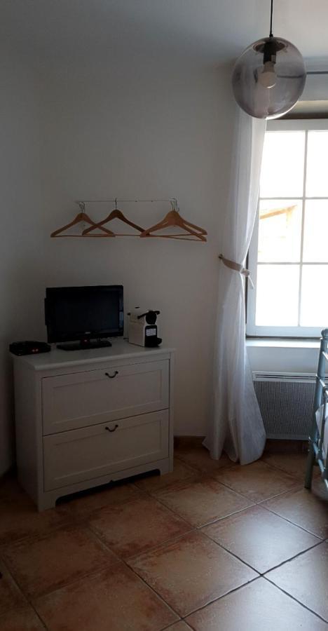 Auberge Le Lupin Blanc Revest-des-Brousses Esterno foto