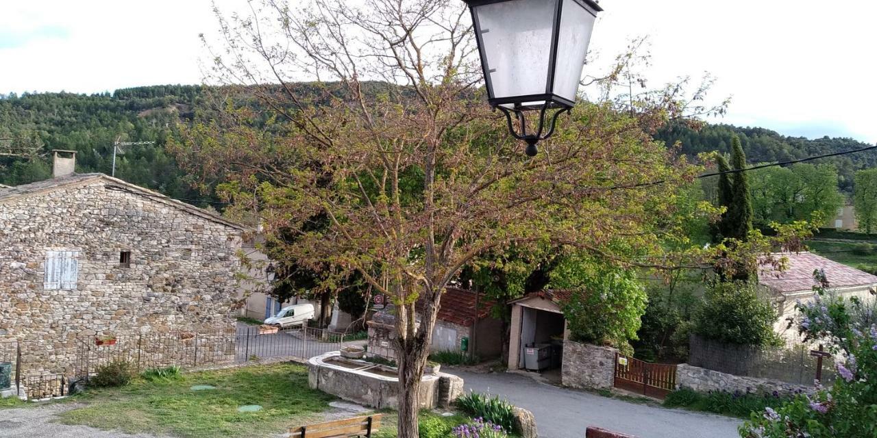 Auberge Le Lupin Blanc Revest-des-Brousses Esterno foto