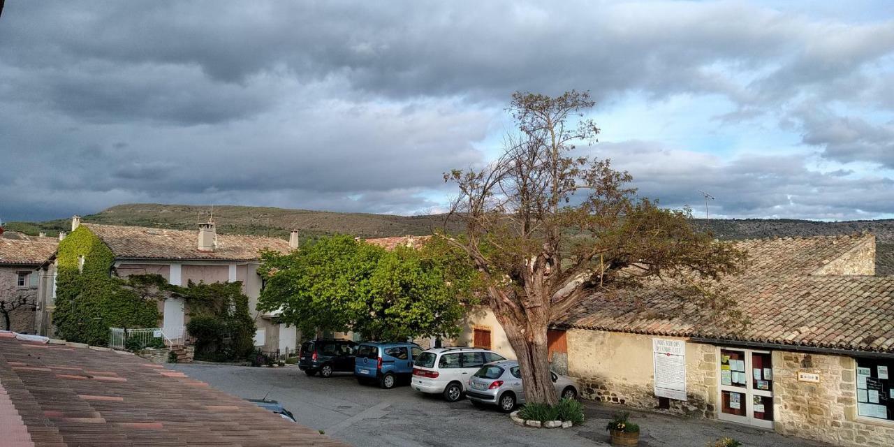 Auberge Le Lupin Blanc Revest-des-Brousses Esterno foto